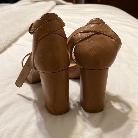 CL by Chinese Laundry Go On Platform Sandal - Picture 8 of 9